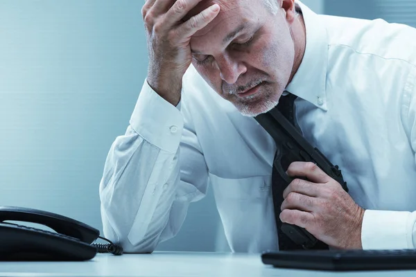 Old Employee Puts Gun His Throat Midst Despair Concept Suicide — Stock Photo, Image
