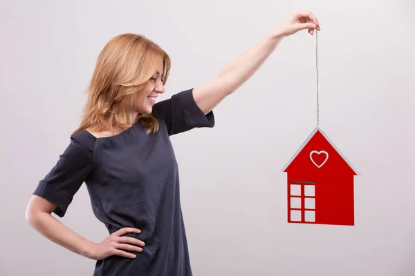 Holding Red House White Roof Heart Detail Woman Contemplates Real — Stock Photo, Image