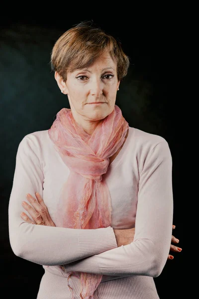 Striking Elderly Lady Pink Sweater Exudes Air Distrust Disapproval She — Stock Photo, Image