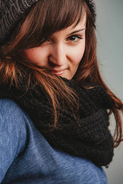Donning Winter Gear Spirited Woman Feigns Grumpy Look Her Eyes — Stock Photo, Image