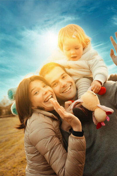 Joyous Girl Sits Atop Her Father Shoulders Clutching Her Favorite — Stock Photo, Image