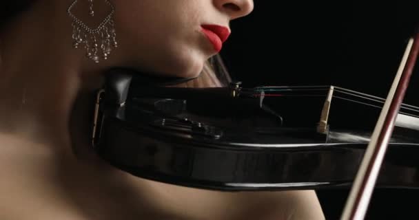Amidst Obscurity Light Shines Violinist Her Glossy Instrument Her Facial — Stock Video