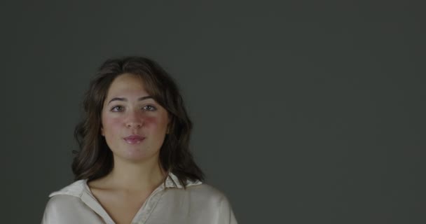 Halu Maukasta Ruokaa Makeisia Yleisesti Ilmaistu Nuori Nainen Hänen Sormi — kuvapankkivideo