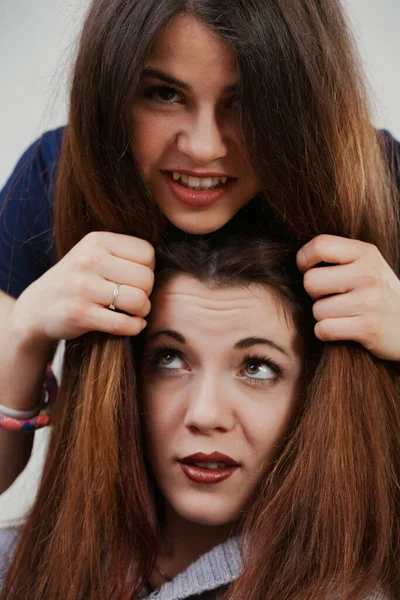 Friends Sisters Two Young Women Pristine Makeup Hair Indulge Playful — Stock Photo, Image