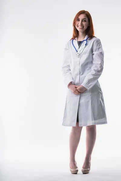 Ganztägiges Porträt Eines Arztes Strahlt Wärme Und Zuversicht Aus Wesentliche — Stockfoto