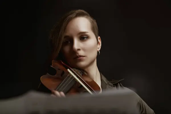 Momento Grazia Musicale Mentre Violinista Incanala Profondità Della Sua Anima — Foto Stock