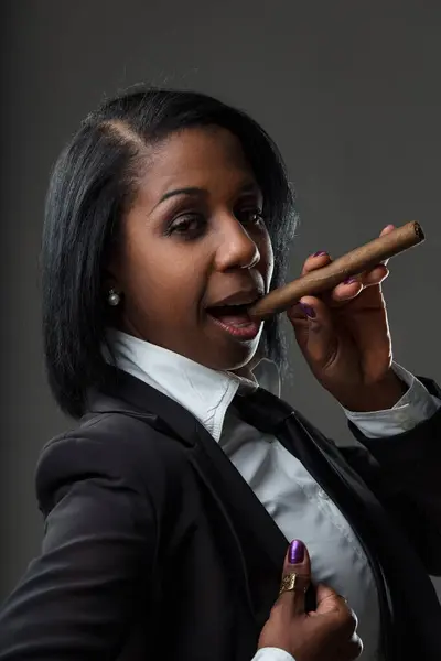 Her Elegant Suit Woman Presents Cigar Challenging Traditional Gender Roles — Stock Photo, Image