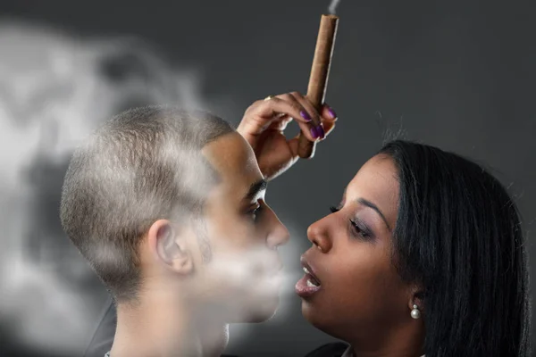 Display Defiance Woman Taunts Non Smoking Man Nearly Biting His — Stock Photo, Image