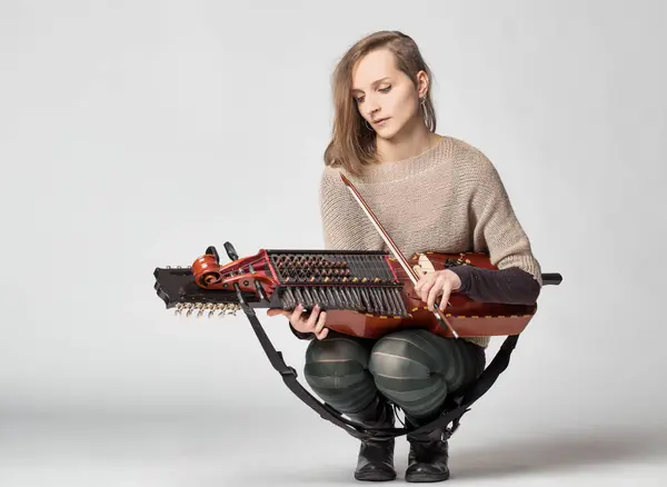 Musician Practices Nyckelharpa Deeply Engrossed Perfecting Haunting Melodies Scandinavian Folklore — Stock Photo, Image