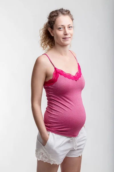 Embodiment Maternity Woman Cradles Her Bump Gentle Embrace — Stock Photo, Image