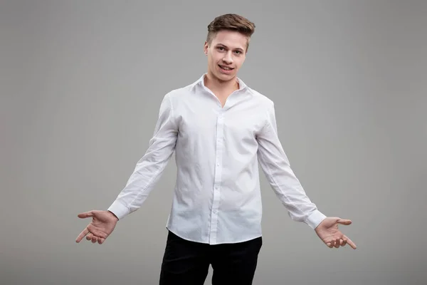 Friendly Gesture White Shirted Man Portrays Both Casual Approachability Stylish — Stock Photo, Image