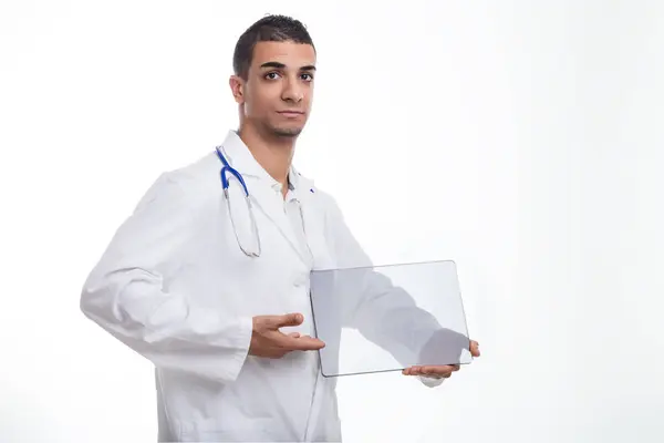 Уверенный Себе Медицинский Работник Демонстрирует Инновационные Прозрачные Таблетки Передовые Технологии — стоковое фото