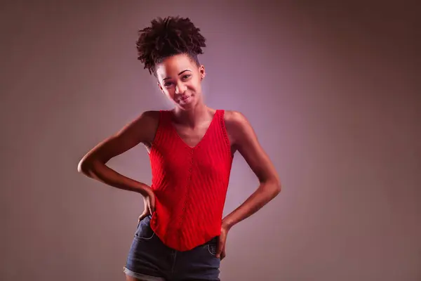 Young Woman Red Knit Top Denim Shorts Strikes Playful Pose — Stok fotoğraf