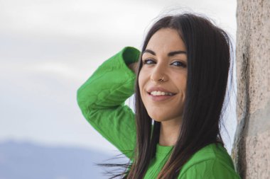 Duvarda Latin kadın portresi