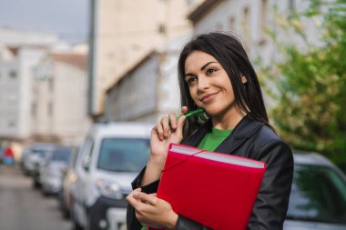 Latin kökenli düşünceli, Latin bir kadın.