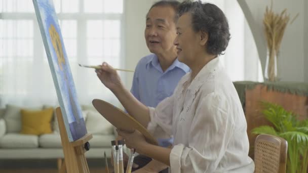 Senior Hombre Mujer Dibujando Cuadro Casa Juntos — Vídeos de Stock