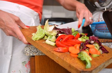Arka içinde mutfak uygun bir depo gözünde organik atıkların atılması bir el detay