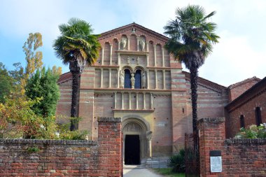 Albugnano, Piedmont, İtalya - 10-13-2019 - The Gothic and Romanesque Abbey of Vezzolano.