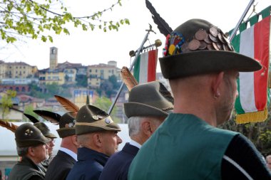 Castelnuovo don Bosco, Piedmont, İtalya -04-07-2024 - İtalyan ordusunun dağ piyade birliği Alpini 'nin toplanması.