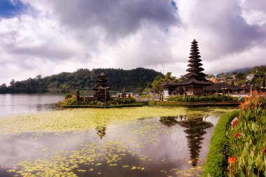 Pura Ulun Danu Bratan, Endonezya, Bali 'deki Hindu tapınağı.