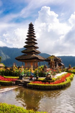 Pura Ulun Danu Bratan, Endonezya, Bali 'deki Hindu tapınağı.
