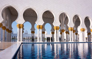Şeyh Zayed, Abu Dabi şehrindeki beyaz mermer camii, BAE