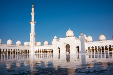 Şeyh Zayed, Abu Dabi şehrindeki beyaz mermer camii, BAE