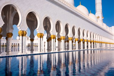 Şeyh Zayed, Abu Dabi şehrindeki beyaz mermer camii, BAE