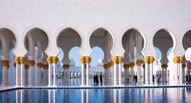 Şeyh Zayed, Abu Dabi şehrindeki beyaz mermer camii, BAE