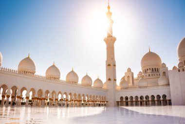 Şeyh Zayed, Abu Dabi şehrindeki beyaz mermer camii, BAE