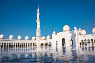 Şeyh Zayed, Abu Dabi şehrindeki beyaz mermer camii, BAE