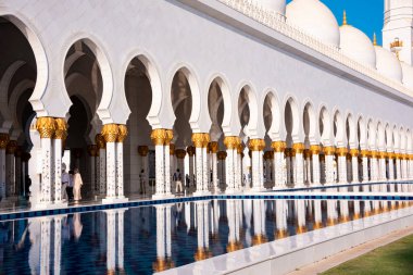 Şeyh Zayed, Abu Dabi şehrindeki beyaz mermer camii, BAE