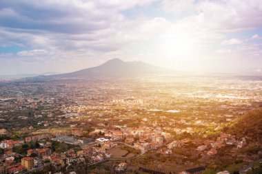 Napoli, İtalya 'nın Vezüv volkanlı panoramik manzarası