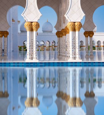 Şeyh Zayed, Abu Dabi şehrindeki beyaz mermer camii, BAE