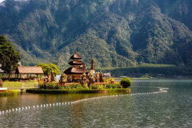 Pura Ulun Danu Bratan, Endonezya, Bali 'deki Hindu tapınağı.