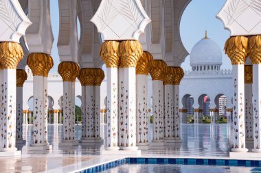 Şeyh Zayed, Abu Dabi şehrindeki beyaz mermer camii, BAE
