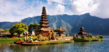 Pura Ulun Danu Bratan, Endonezya, Bali 'deki Hindu tapınağı.