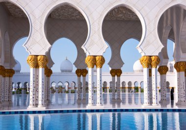 Şeyh Zayed, Abu Dabi şehrindeki beyaz mermer camii, BAE