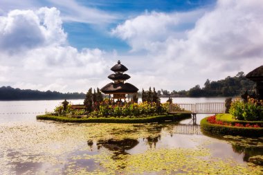 Pura Ulun Danu Bratan, Endonezya, Bali 'deki Hindu tapınağı.