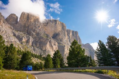 Kuzey İtalya 'da Dolomite Alpleri, güzel dağ manzarası