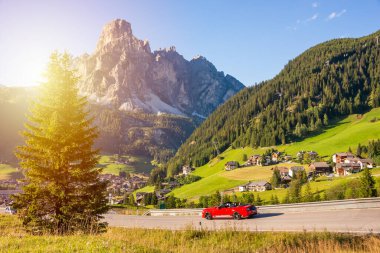 Kuzey İtalya 'da Dolomite Alpleri, güzel dağ manzarası