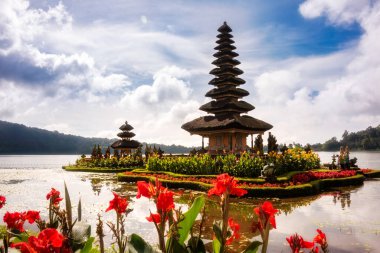 Pura Ulun Danu Bratan, Endonezya, Bali 'deki Hindu tapınağı.