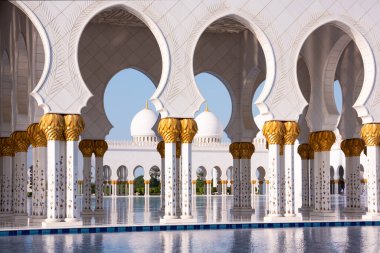 Şeyh Zayed, Abu Dabi şehrindeki beyaz mermer camii, BAE