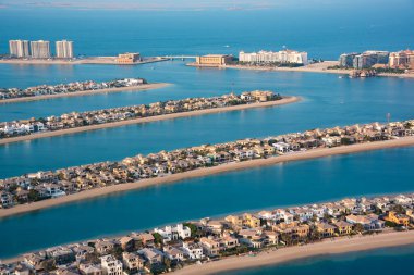 Dubai 'deki Palm Jumeirah Adası, günbatımında, modern mimari, plajlar ve villalar