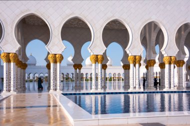 Şeyh Zayed, Abu Dabi şehrindeki beyaz mermer camii, BAE