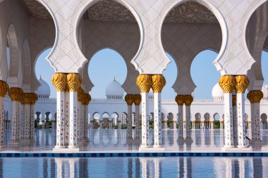 Şeyh Zayed, Abu Dabi şehrindeki beyaz mermer camii, BAE
