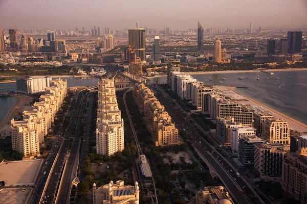 Günbatımında Dubai Gökdelenleri Sudan Görünen Modern Şehir — Stok fotoğraf