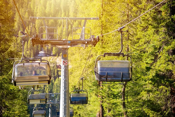 Kabel Bil Dolomite Berg Sommaren — Stockfoto