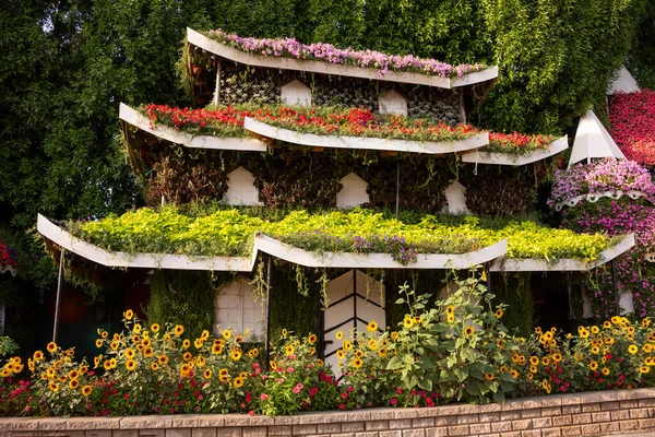 Цветочные Домики Саду Mixgarden Дубае Красивый Парк Цветами Украшениями — стоковое фото