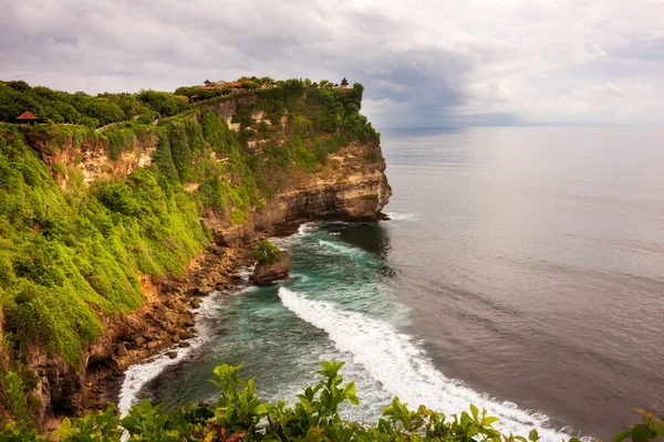 Endonezya Bali Okyanus Kıyısında Uluwatu Uçurumu — Stok fotoğraf